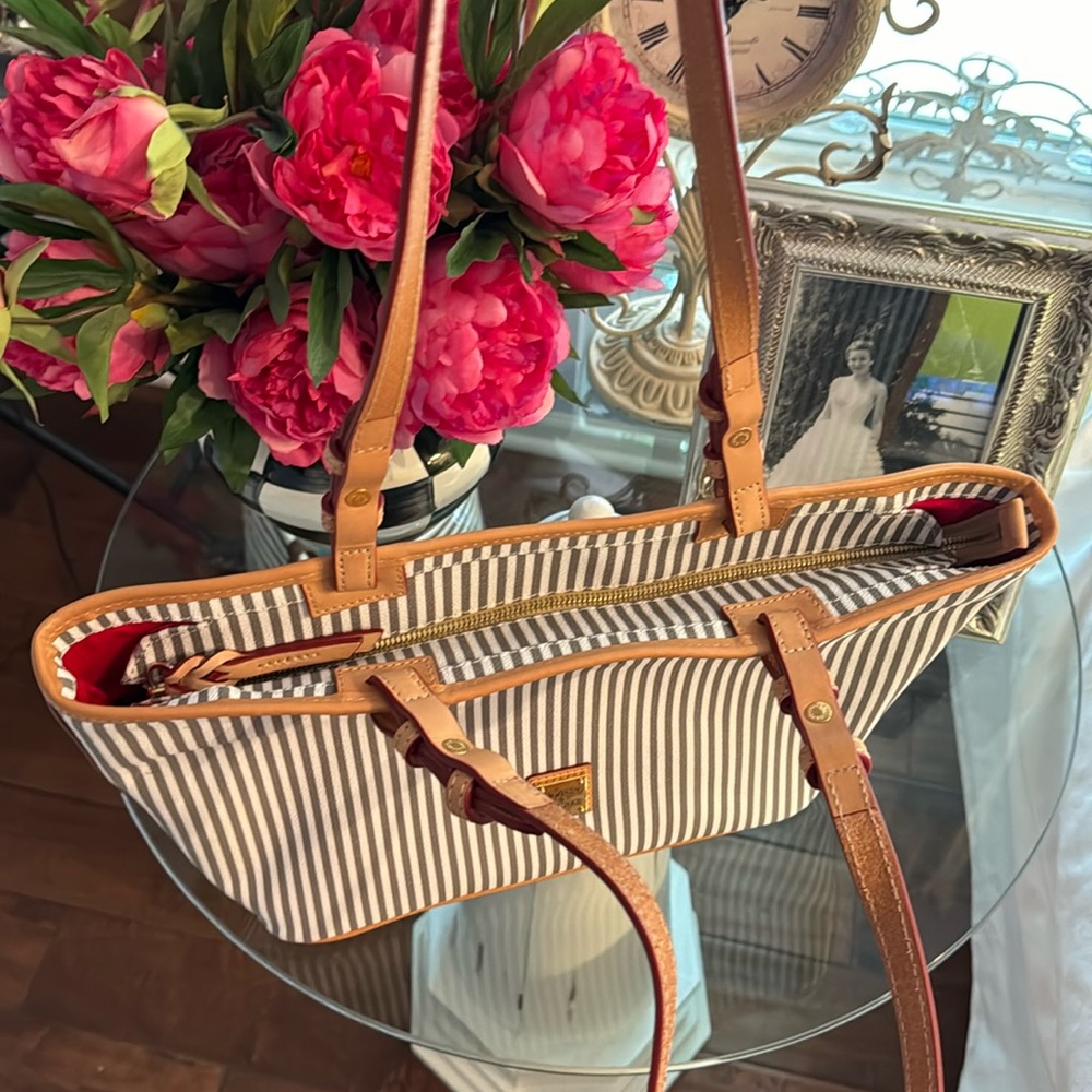 DOONEY & BOURKE Taupe Stripe Small Leisure Shopper Brand NEW w/Tags - Picture 8 of 12